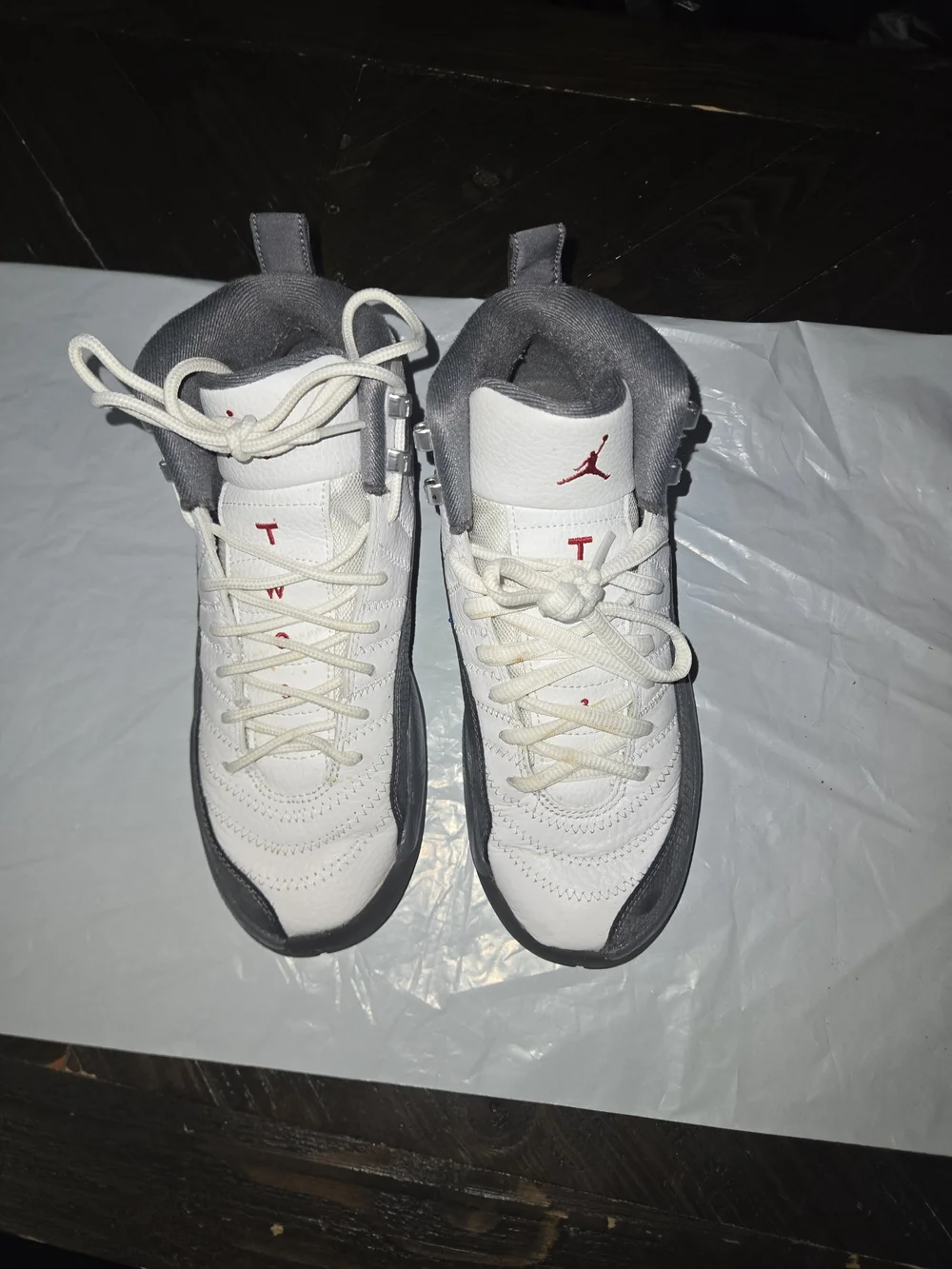 Nike Men's White and Gray Retro Basketball Sneakers